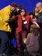 "American Idol" Contestant Collapses On Stage