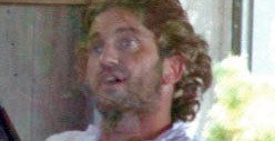 Gerard Butler -- Out of Rehab, Table for One [PHOTO]