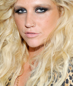 Ke$ha Glues Studs To Her Head!