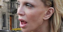 Courtney Love's Ex-Assistant Shopping Tell-All -- She's a Delusional Drug Addict