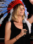 Heidi Klum, Tom Hanks, "Desperate Housewives" Men & Pau Gasol Do Karaoke!