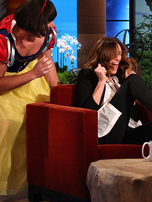 Video: Ellen DeGeneres Scares Julia Roberts ... Twice!