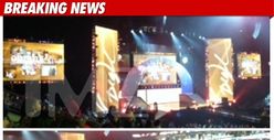Oprah Whips Out Giant Stage for Final Shows