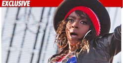 Lauryn Hill -- Guitar Player Picks a Fight Over $
