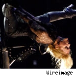 Madonna stradles pole