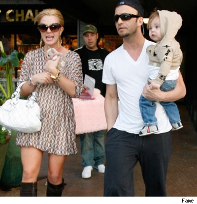 Britney Spears at pet store