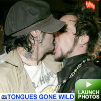 Stars Making Out -- Click to Launch!!