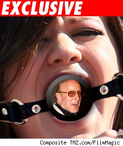 Kelly Clarkson vs. Clive Davis