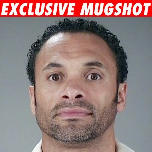Shemale getting ballbusted Tranny porno video