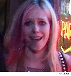 Avril Lavigne: Click to watch
