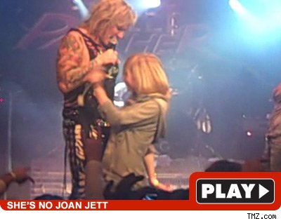Avril Lavigne: Click to watch