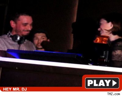 DJ AM and Mandy Moore: Click to view!