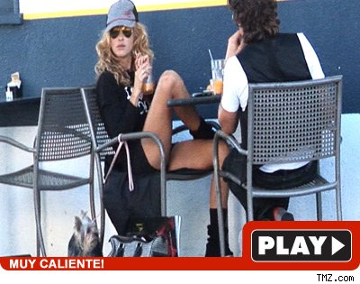 Paulina Rubio: Click to watch