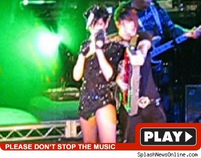 Rihanna: Click to watch