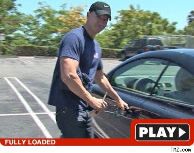 Anderson Cooper in the Buff Anderson Cooper: Click to watch