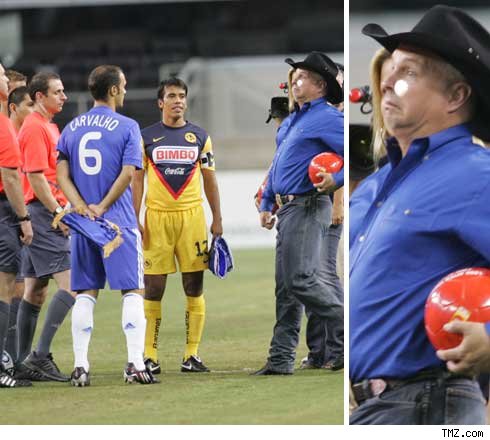Garth Brooks Takes Coin Toss to the Face Garth Brooks Takes Coin Toss to the Face