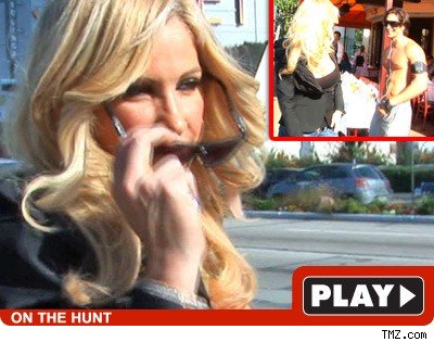 Kim Zolciak: Click to watch