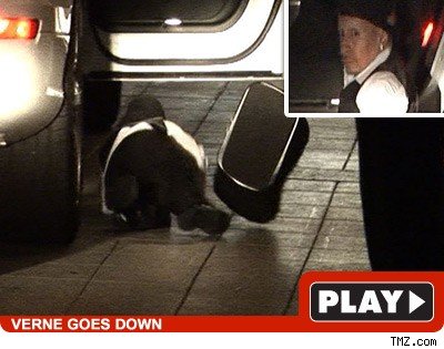 Verne Troyer -- A Little Tipsy... Verne Troyer: Click to watch