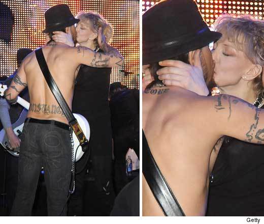 Courtney Love Sucks ... Dave Navarro's Face Courtney Love Sucks ... Dave Navarro's Face