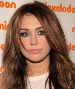 Miley Apologizes for Missing Premiere