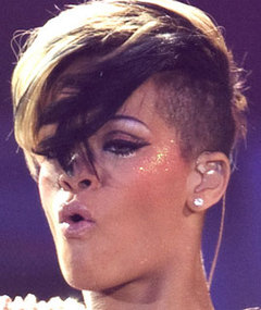 Rihanna Rushed to Hospital with Injured Rib