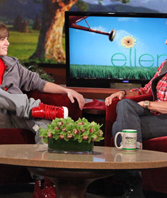 Bieber & Miley -- 'Just Hanging Out'