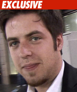 0528_lee_dewyze_EX_TMZ_01