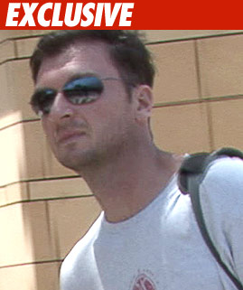 0611_bruce_EX_TMZ_01