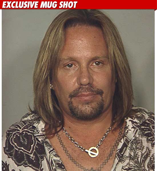 0628_vince_mug_wide_EXM