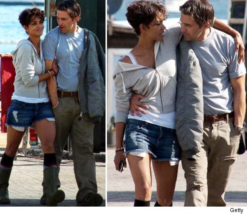 Halle Berry was spotted in South Africa yesterday gettin' chummy with Halle Berry was spotted in South Africa yesterday gettin' chummy with
