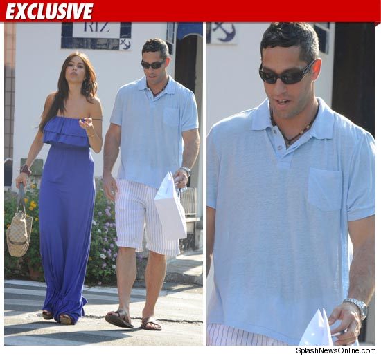 nick loeb sofia vergara. Sofia Vergara#39;s boyfriend is