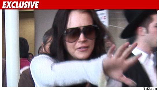 0905_Lindsay_Lohan_TMZ_ex_02