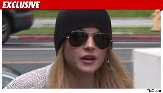 0905_Lindsay_Lohan_TMZ_ex_07