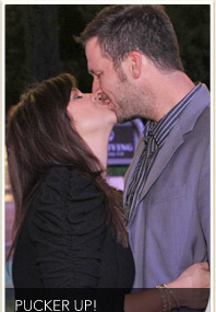 Thiessen & Husband Get Cozy in Vegas