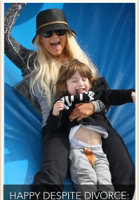 Christina Aguilera Resurfaces with a Smile