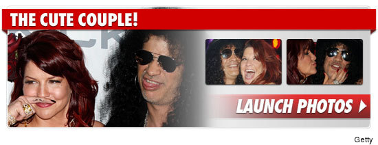 1101_slash_cute_couple_footer
