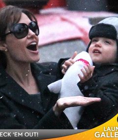 Angelina Jolie's Aquarium Trip with Knox