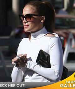 First Pics: J.Lo Arrives at "American Idol" Hollywood Week!