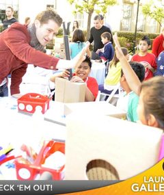 "Glee" Cast Gives Back!