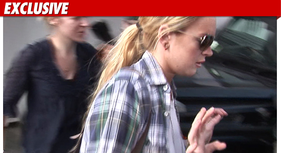 1221_lindsay_EX_TMZ_03