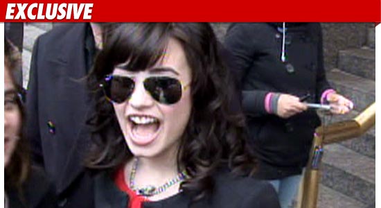 1224_Demi_Levato_TMZ_EX