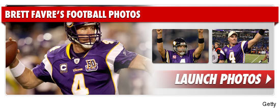 1229_brett_favre_football_footer