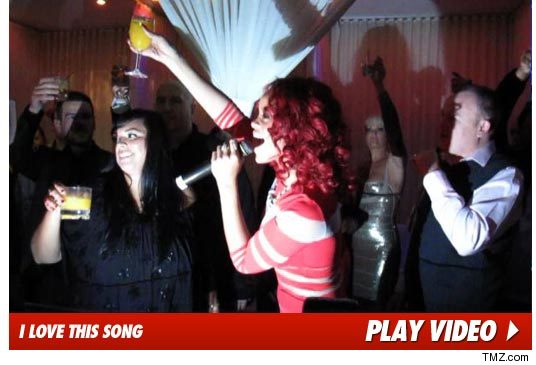0101_rihanna_video_tmz