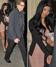 HOOK-UP: Jim Carrey Rebounds with "Top Model" Contestant!