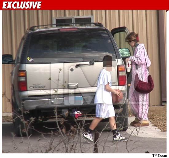 Jesse James' Ex Bails Out Jail