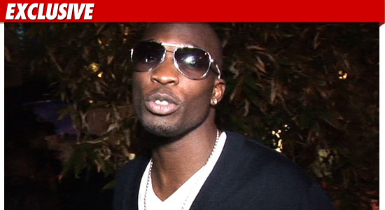 0216_ochocinco_EX_TMZ_01