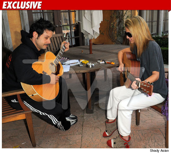 0228_rob_pattinson_EX_TMZ_2