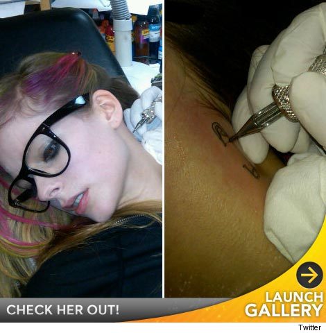 Avril Lavigne Neck Tattoo