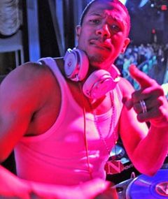 Nick Cannon Sings to His Unborn Twins