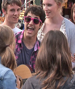 'Glee' Star Darren Criss' Surprise Street Performance!